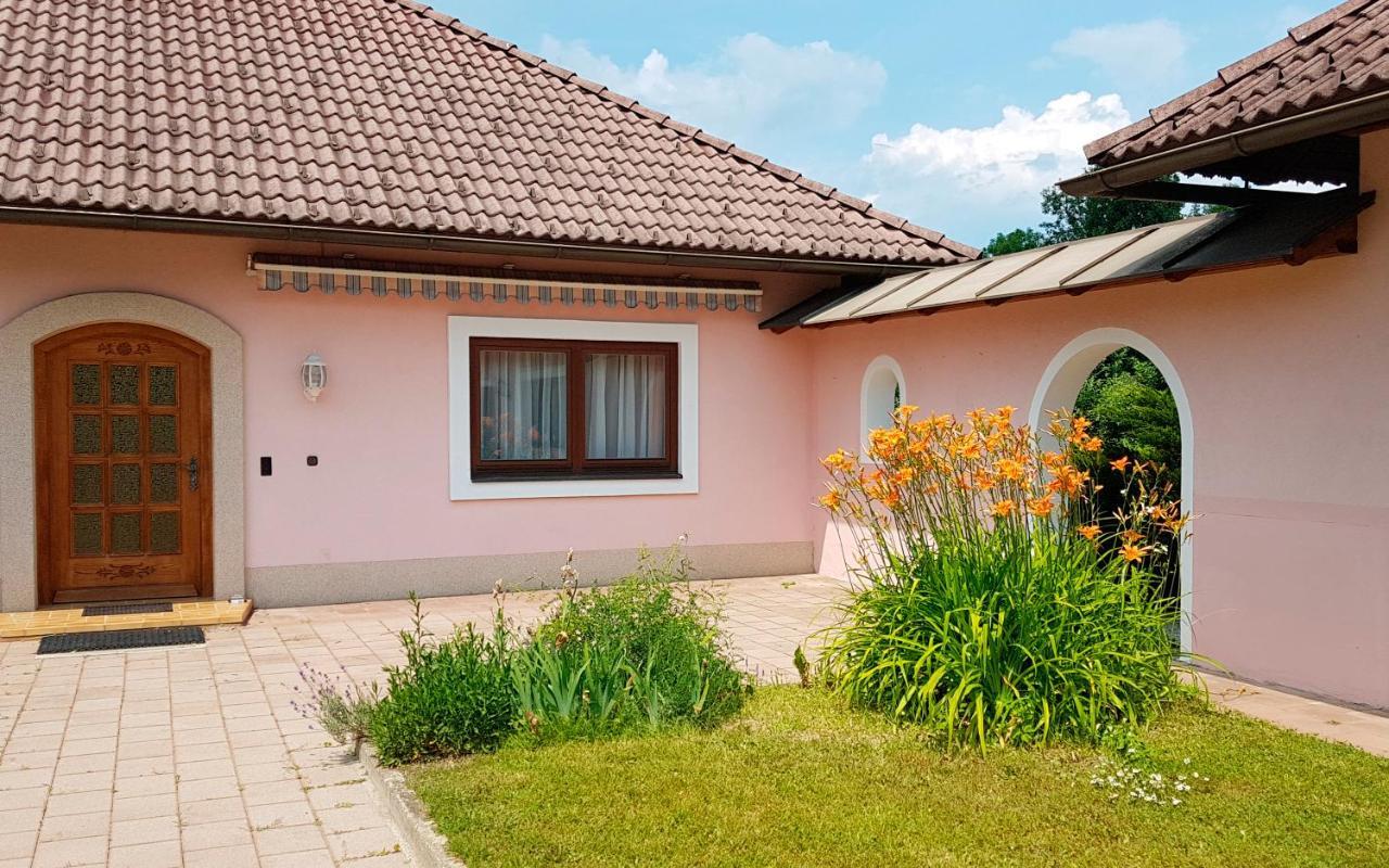 Bungalow & Apartments "Am Deber" Velden - Augsdorf Velden am Wörthersee Esterno foto