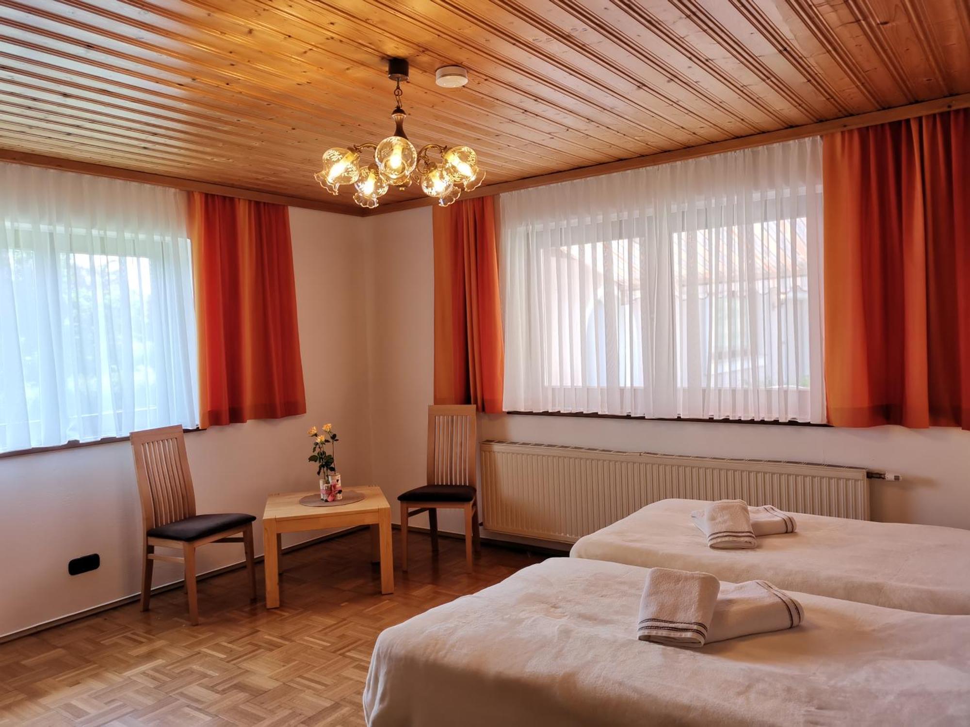 Bungalow & Apartments "Am Deber" Velden - Augsdorf Velden am Wörthersee Esterno foto